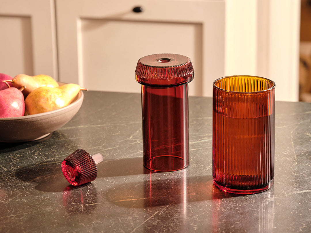 Glass Bongs vs Metal Pipes: Which Should You Choose?